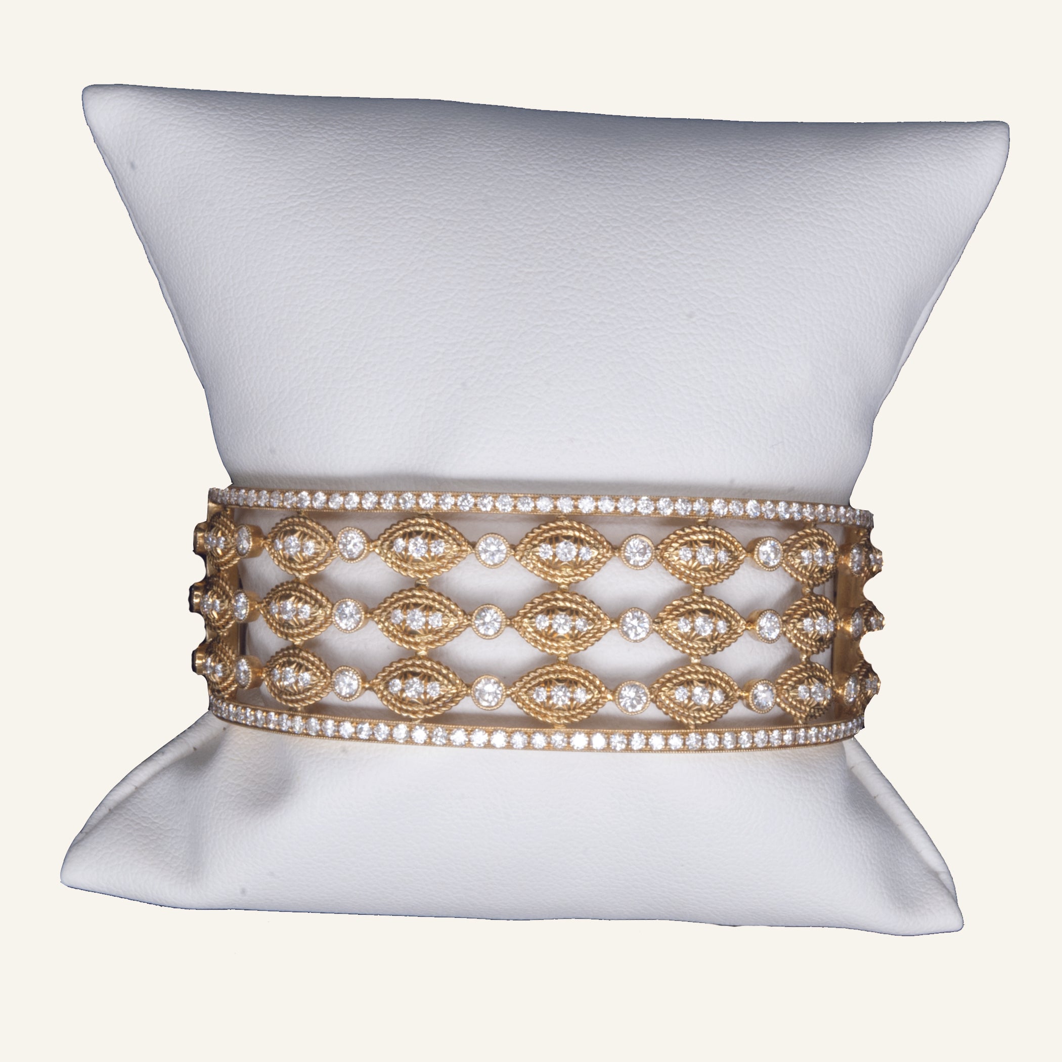 18K Gold and Diamond Bangle Bracelet