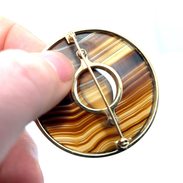 Agate and 14k Yellow Gold Brooch