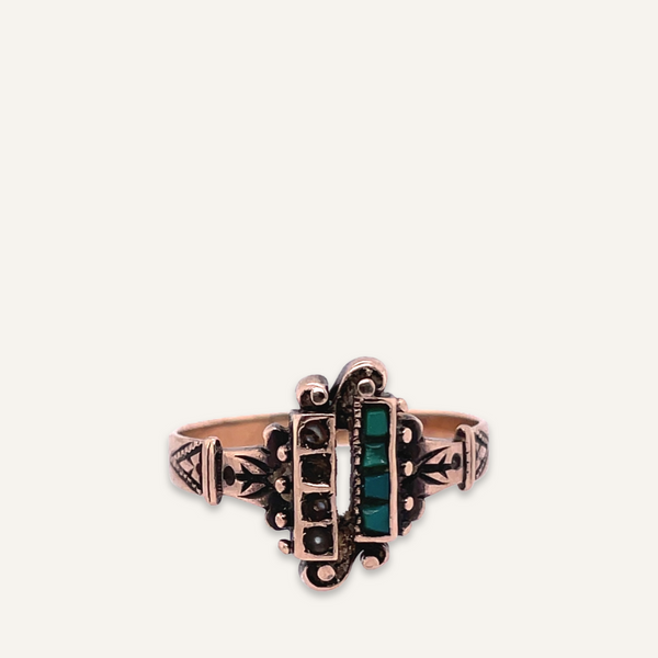 14k Yellow Gold Victorian Green Stone Ring